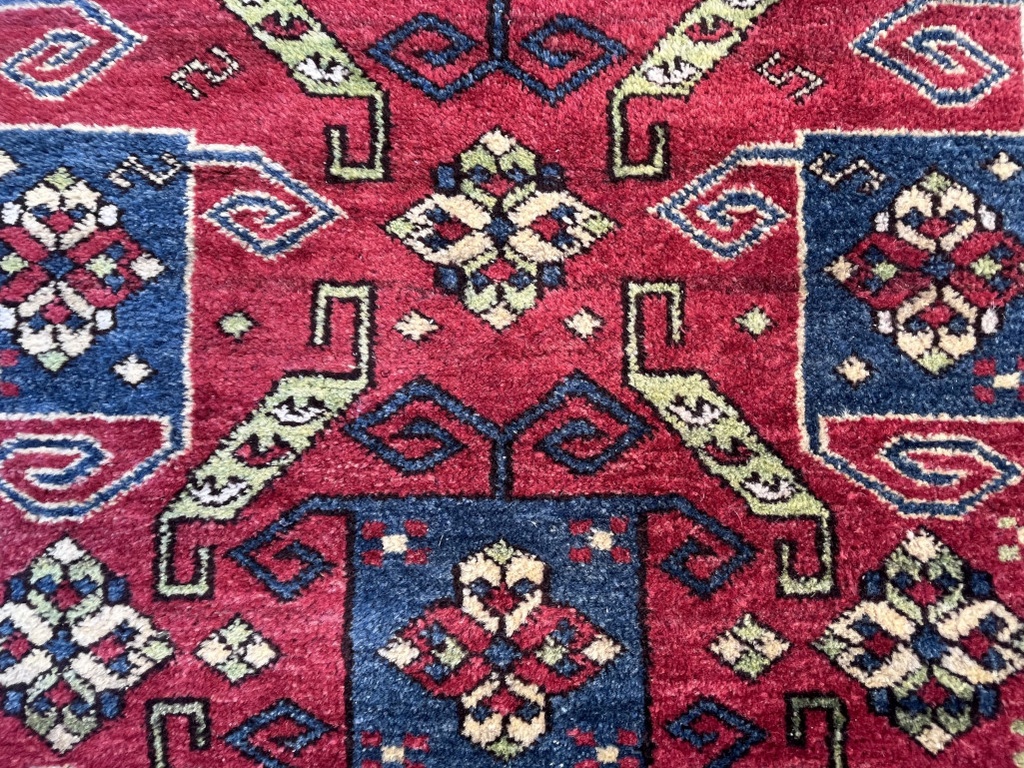 Anatol, Swastika-Design