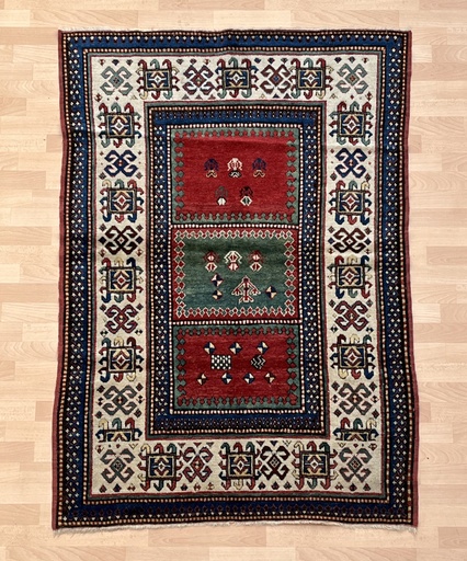 [0325] Kaukasischer Teppich (semi-antik)